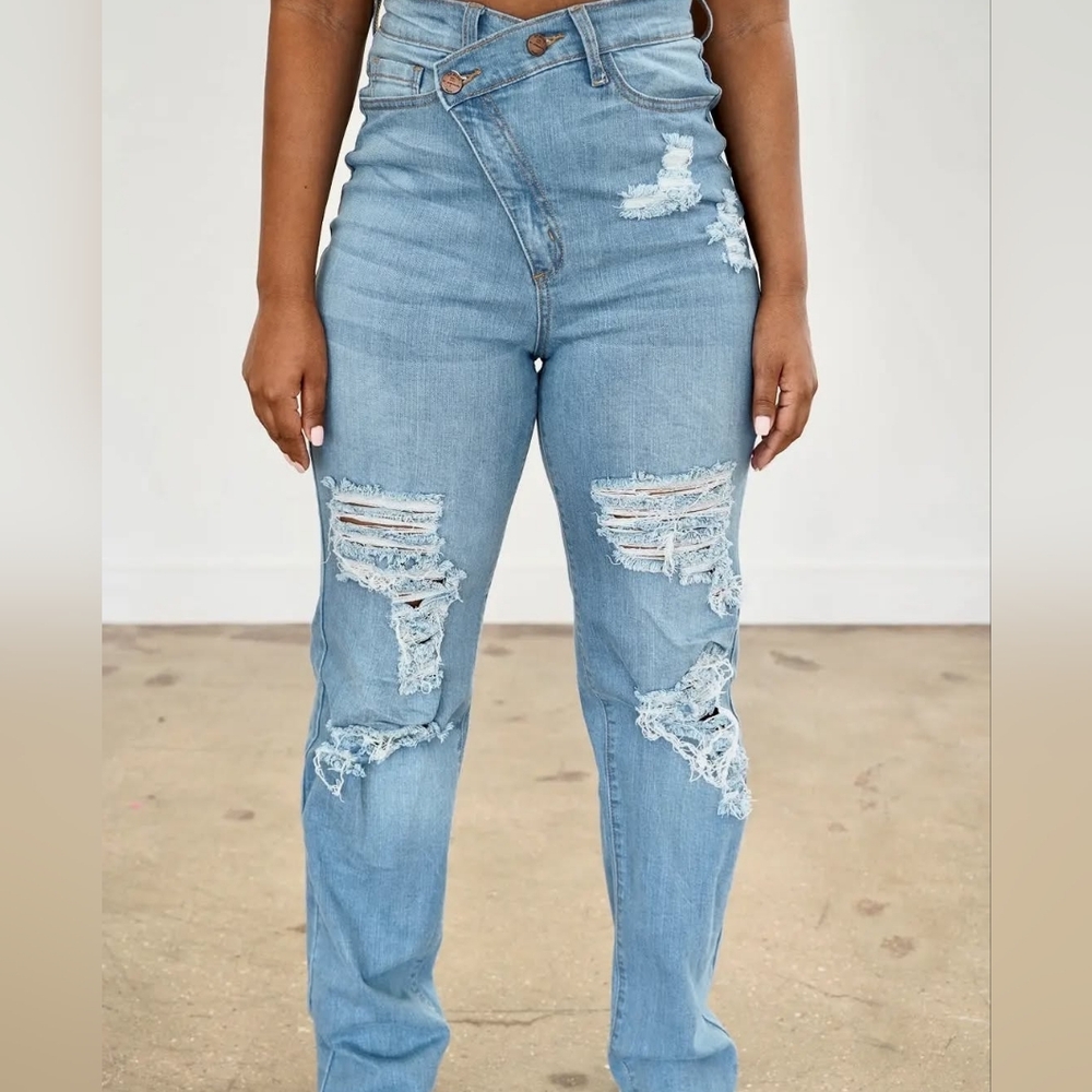 Stylish Blue Distressed Women Jeans